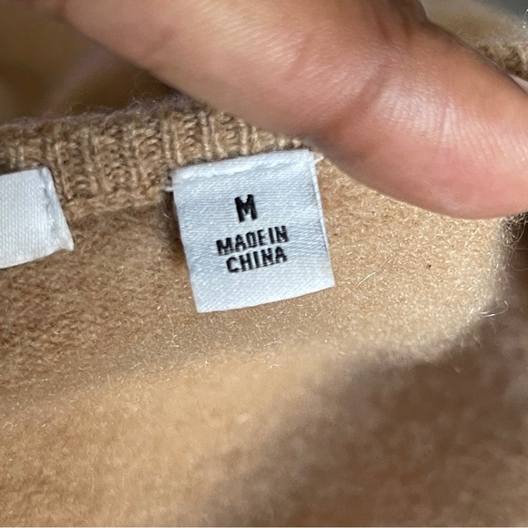 UNIQLO | Tan Cashmere Sweater Sz M - Picture 9 of 10